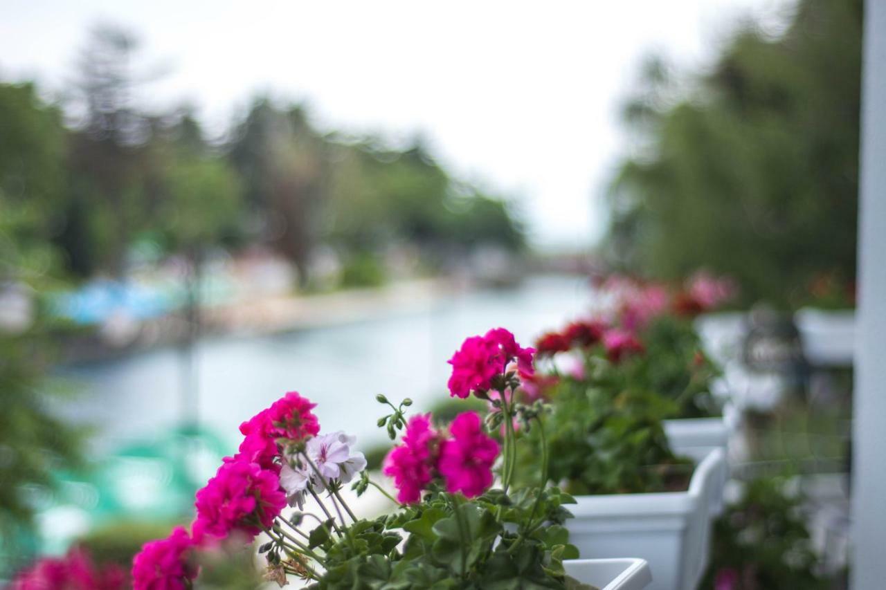 Seasons Hotel 斯特鲁加 外观 照片