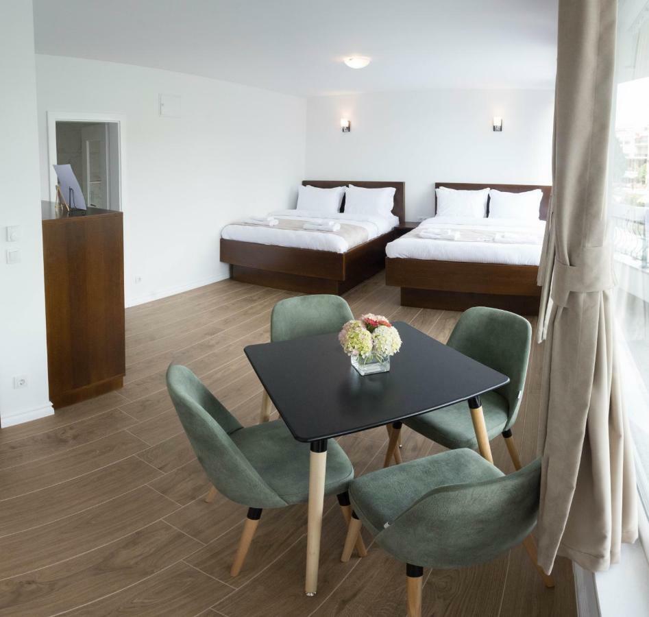 Seasons Hotel 斯特鲁加 外观 照片