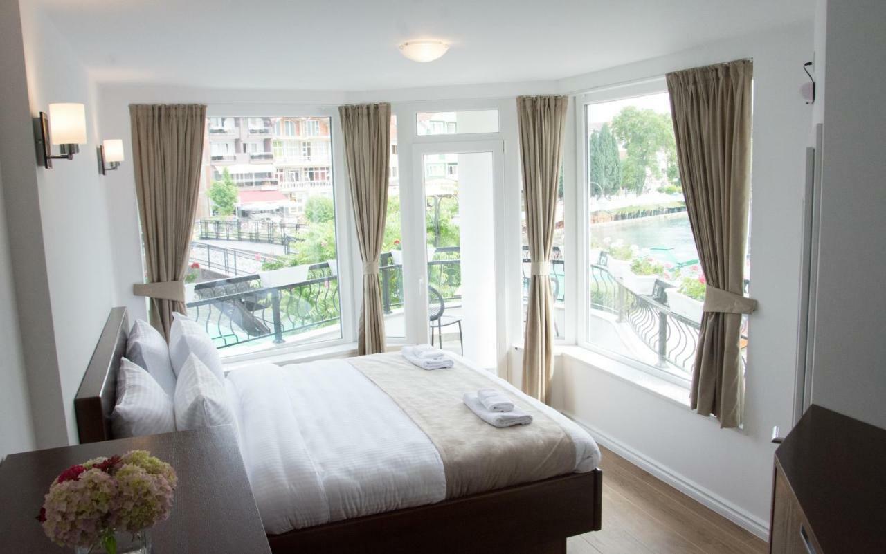 Seasons Hotel 斯特鲁加 外观 照片